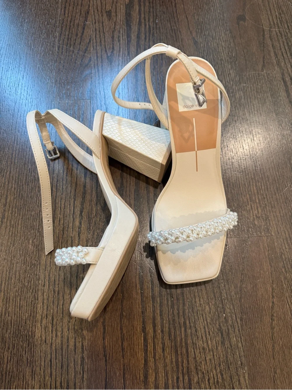 Dolce Vita elegant ivory